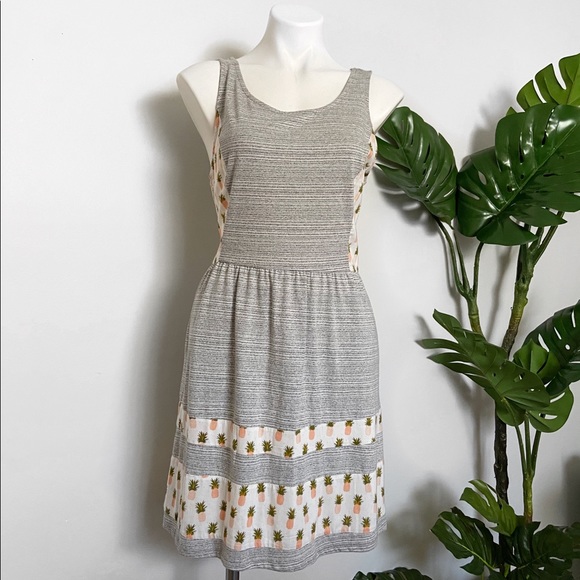 Maison Jules Dresses & Skirts - Maison Jules pineapple print gray summer dress